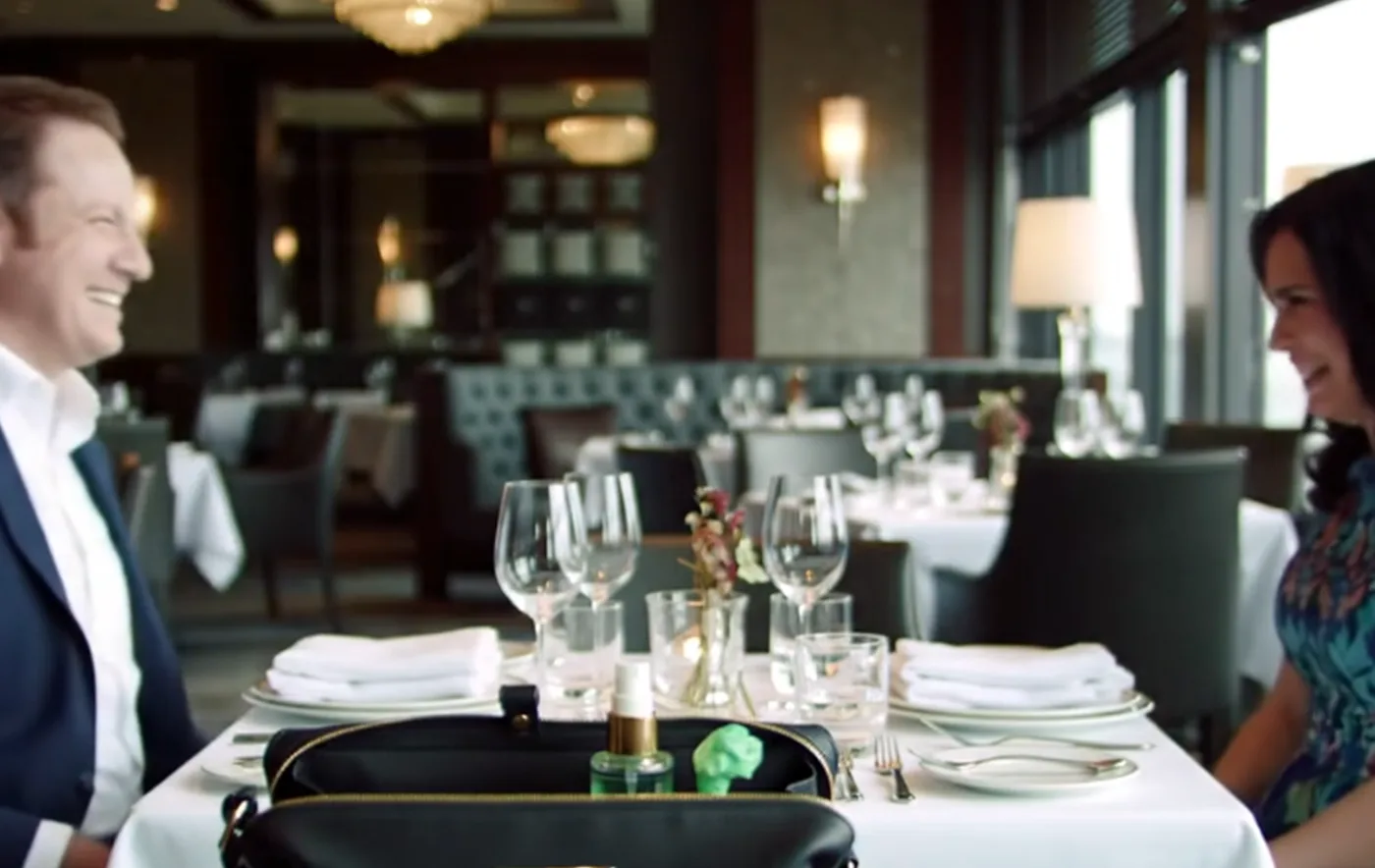 Couple at a fine dining table with a Le Finisseur mist